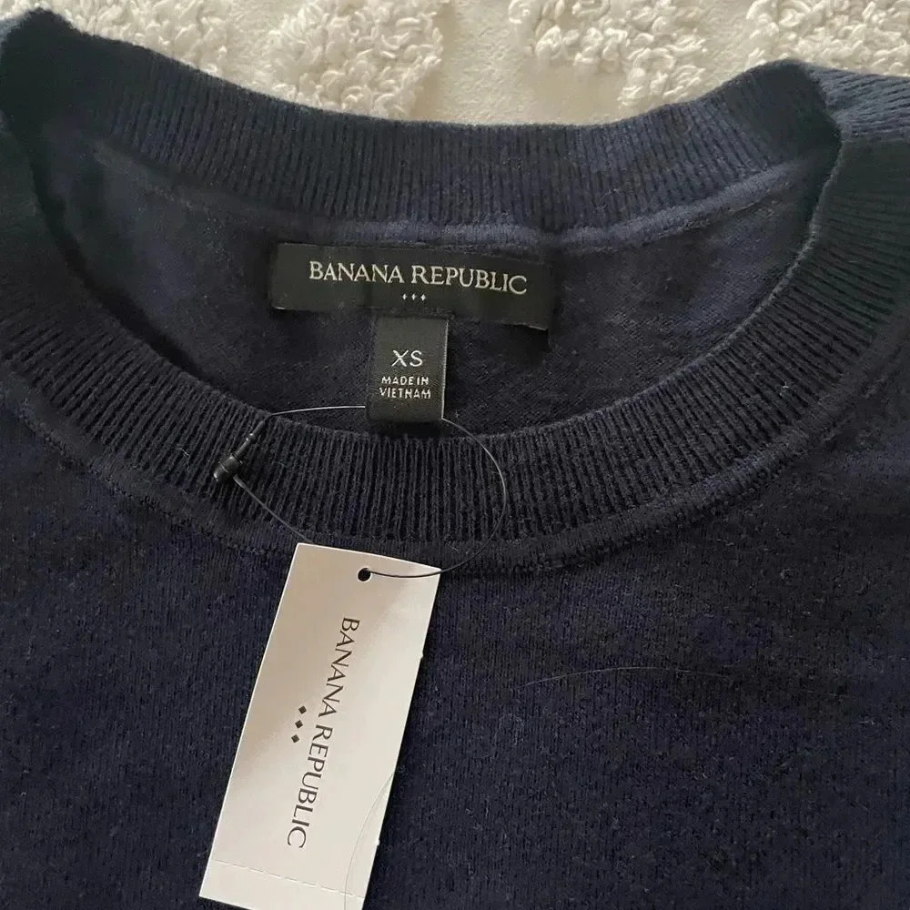 Banana Republic Cute Crew Neck Kitten Cat Tee - Picture 4 of 8